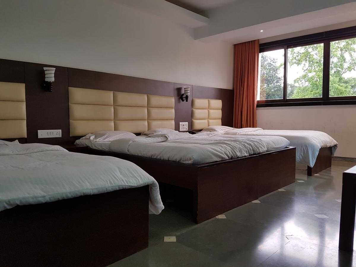 Bisu Hotel & Resorts Khed  Екстериор снимка